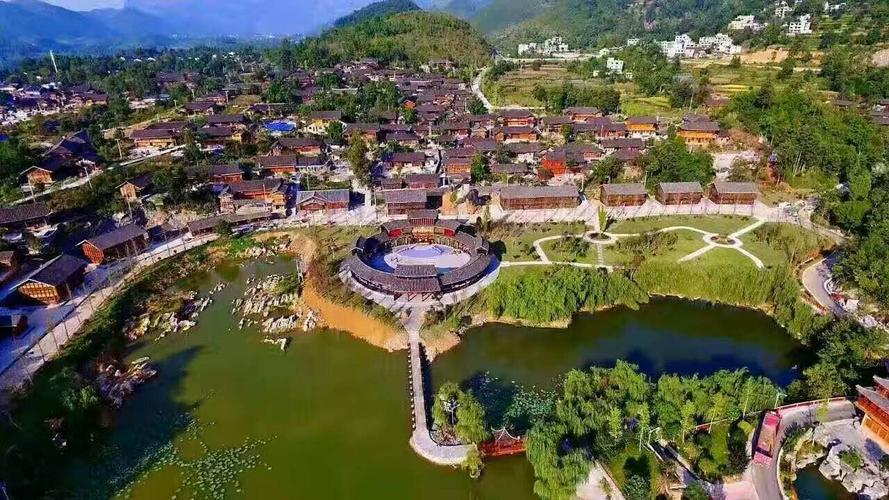 遵义市文体旅游局副局长梁卓到务川龙潭古寨考察调研