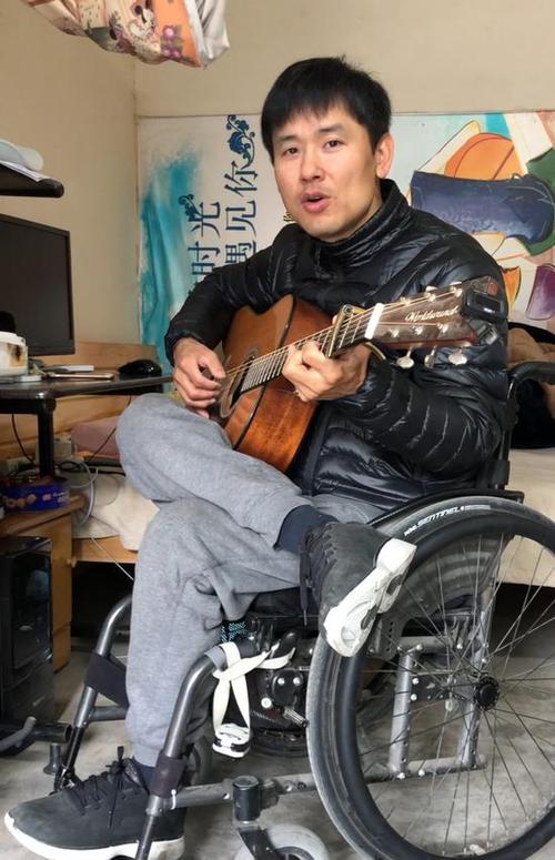 小伙截瘫12年重拾信心:坐轮椅也能成为"攀登者"