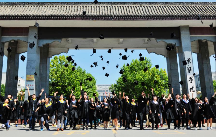 院校大门 - 校园风光 - 黄淮学院_官网