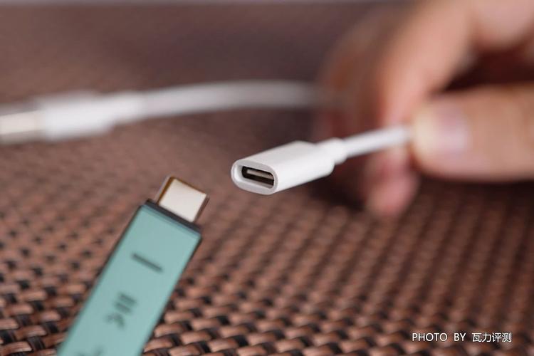 华为freelace pro无线耳机评测 佩戴体验和降噪表现出色