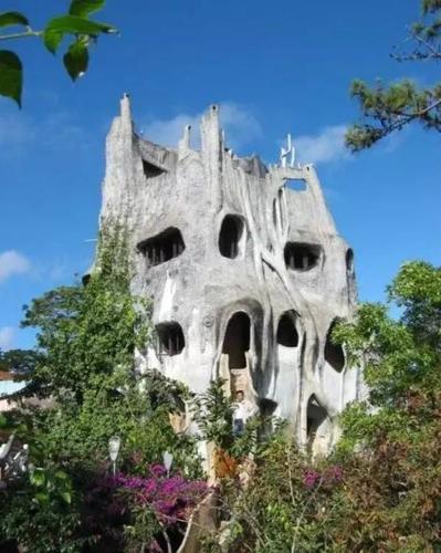 万圣节,看那些细思极恐的恐怖建筑,传说住过女巫