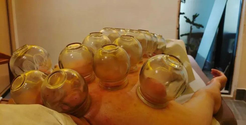 会馆60分钟足疗套餐拔罐四肢按摩背部按摩中药泡脚海盐洗脚能量石热敷