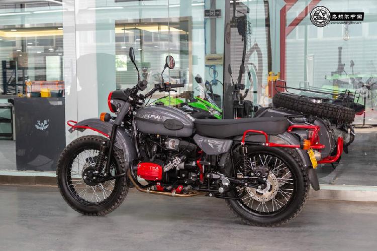 俄罗斯乌拉尔ural边三轮摩托车