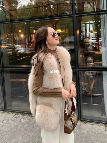 皮草_皮草_时尚_杏色_马甲_时尚c计划_时尚_穿搭