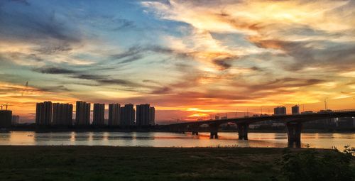 夕阳江边独美