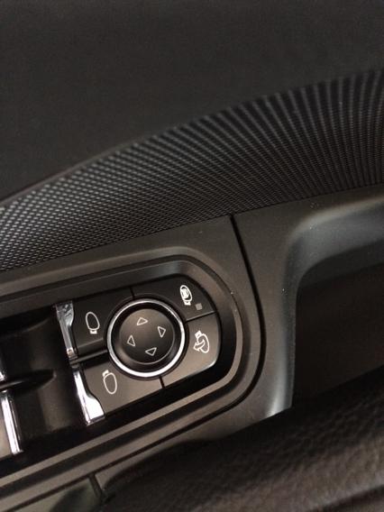 保时捷卡宴,这个是什么灯,后视镜内侧的