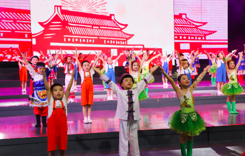 以美育人促发展艺心向党颂百年全市中小学庆祝中国共产党成立100周年