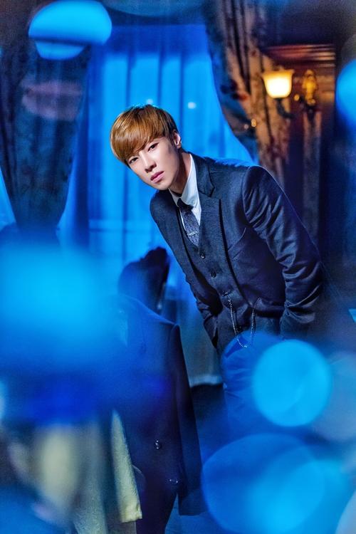 外星血统附带穿越技能,男神高瀚宇演绎 异类>蓝爵