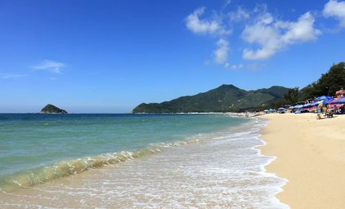 较场尾的海滩细软绵长 海岸线越让人留恋,总是美得越蜿蜒 心也跟着