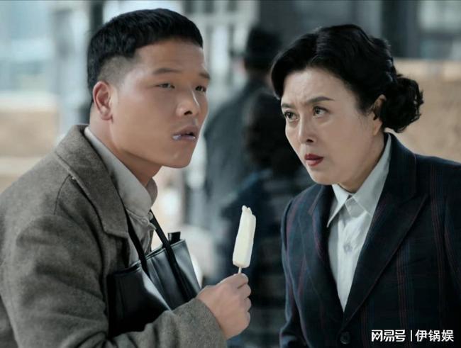 《霞光》开播:佟丽娅演女主,无紧张感,是披着谍战外衣