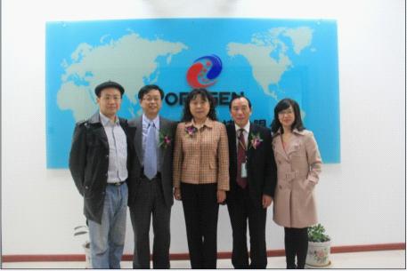 合影:左一 总工程师黄晓平 左二 滕嘉敏博士 左三高燕捷处长