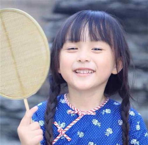 刘楚恬父母 刘楚恬父母到底是谁 小美女引发网友好奇