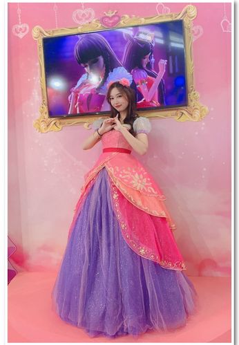 目前展会现场,热闹非凡,还出现了真人cos叶罗丽仙子灵公主,美腻漂亮!