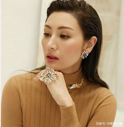 阔太李嘉欣戴珠宝高调炫富,网友评论让她"嫁黎明",本尊没回应