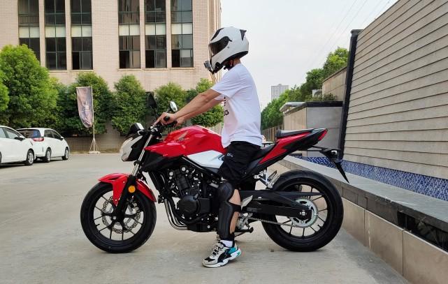新晋性价比神车本田cb400f初体验动力平顺操控灵活真香