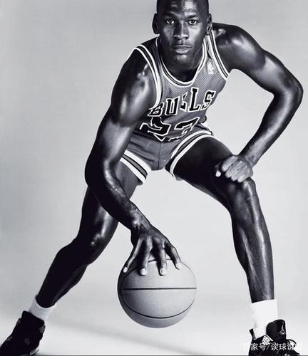 乔丹的手掌大的恐怖!飞人的招牌动作单手持球!你感受