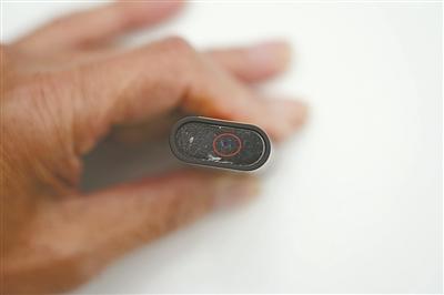 针孔摄像头被装入打火机中.(余姚公安供图)