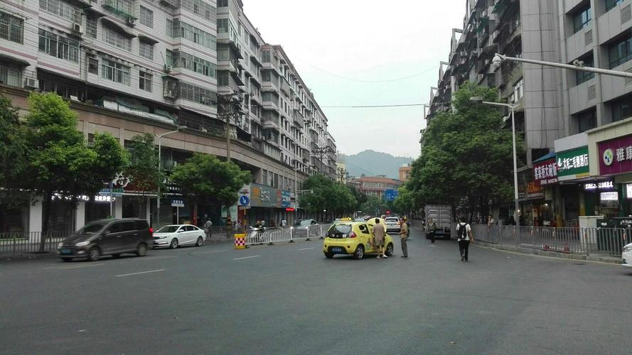 湖南省湘西土家族苗族自治州吉首市吉新街靠近吉首农村商业银行(文艺