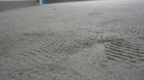 混凝土泌水的原因和处理方法?