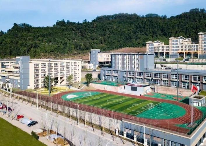 西南大学基础教育集团,重庆华南城有限公司三方按照"公有联办,企业