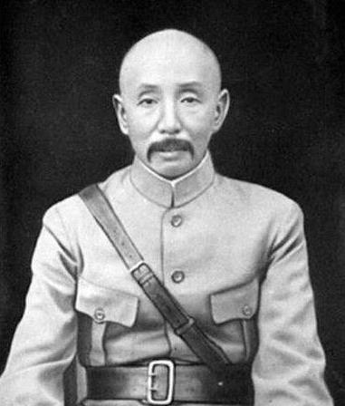 我们曾看过《少帅》,里面描写了张作霖看到张首芳就头疼,也会不自觉地