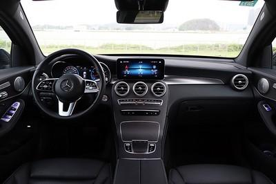 奔驰glc coupe新车首试 内饰豪华且动力充沛