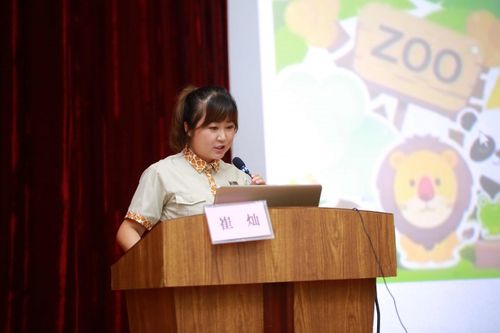 长隆野生动物世界游客服务部总监崔灿作"长隆野生动物世界科普工作