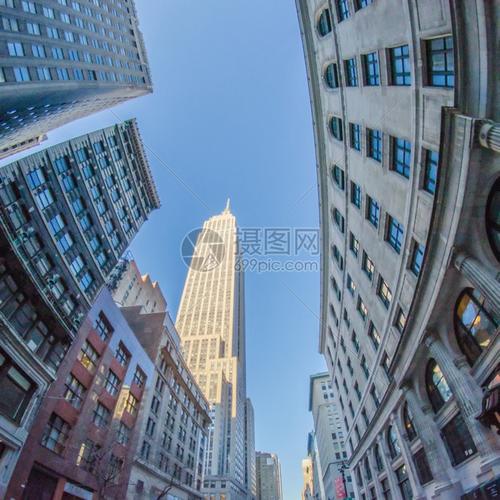 带有摩天大楼的曼哈顿风景
