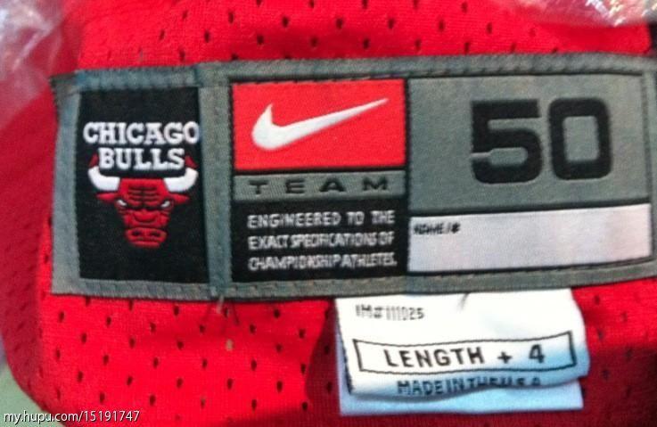 求鉴定 为什么这个乔丹 上面写 萨尔瓦多制造 下面  4 哪儿写made in