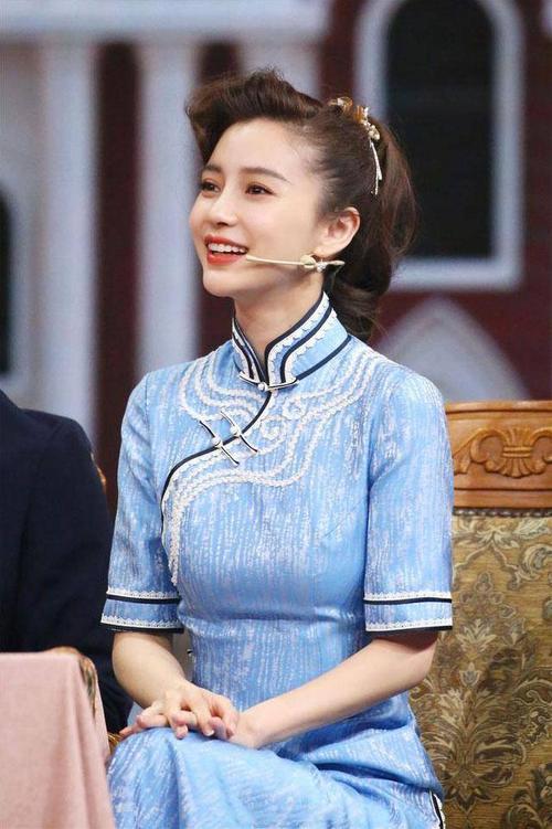 《王牌5》杨颖惊艳亮相,穿旗袍大秀好身材,美得明艳又娇俏!