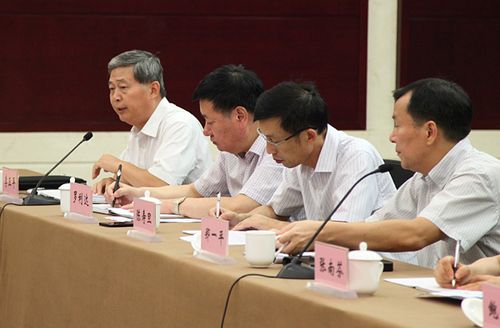 市委宣传部副部长,市文明办主任李正平作汇报.图片来源:宁波文明网