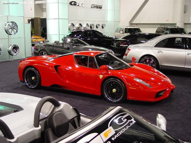  p>法拉利enzo是历史上的一款传奇车型,以公司创始人的名字enzo