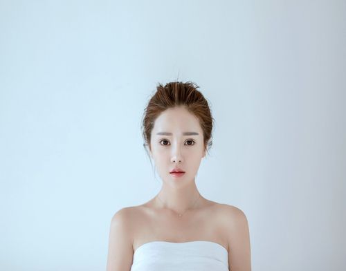 蔡琪之艺术写真,剧照美丽动人