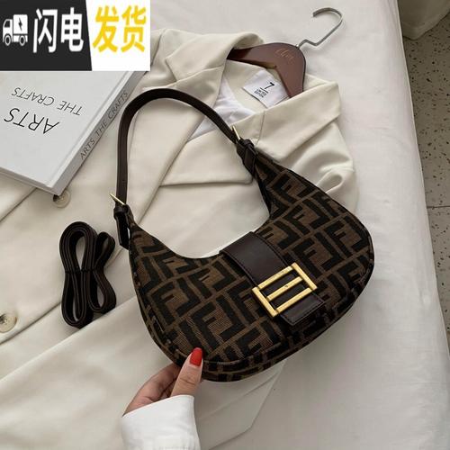 chiyu2021新款潮时尚包法棍包马鞍包复古百搭腋下包单