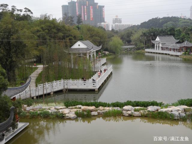 南宁 狮山公园 宏伟的碉楼 还有漂亮的双胞胎