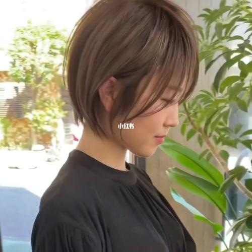 今日发型97 短发轻盈干练短发 减龄又显瘦发型,显脸小短发发型_短发