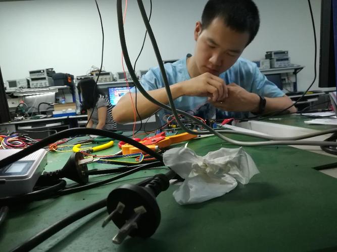 安康学院学子在陕西省第六届大学生模拟及模数混合电路应用设计竞赛中