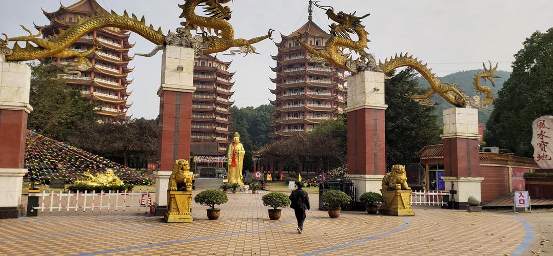 游北碚龙车寺塔陵