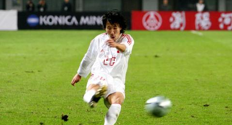 王亮身上影现国足右路王者,弯刀传球登峰造极