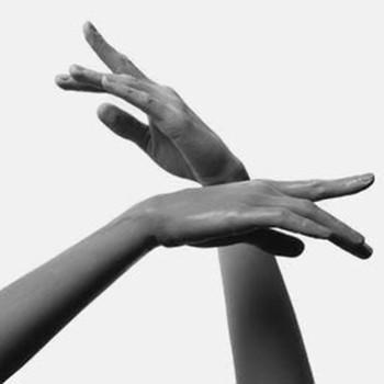 新闻列表 > 新闻详情下图中jimin恰到好处的展现了芭蕾手势