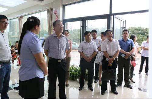 省民政厅副厅长刘亚军调研三角线社区建设工作