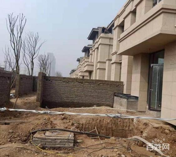 白鹭湾别墅 带前后院子 能停2两辆 车 更名贷款