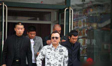 北京老炮李宝敏三环用直升机扣人心弦的惊动赵本山求情