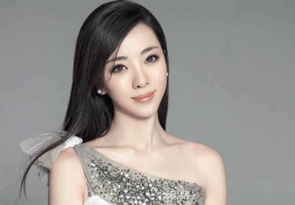 "央视美女主持"李思思,嫁60岁富豪老头?忍无可忍说出真相