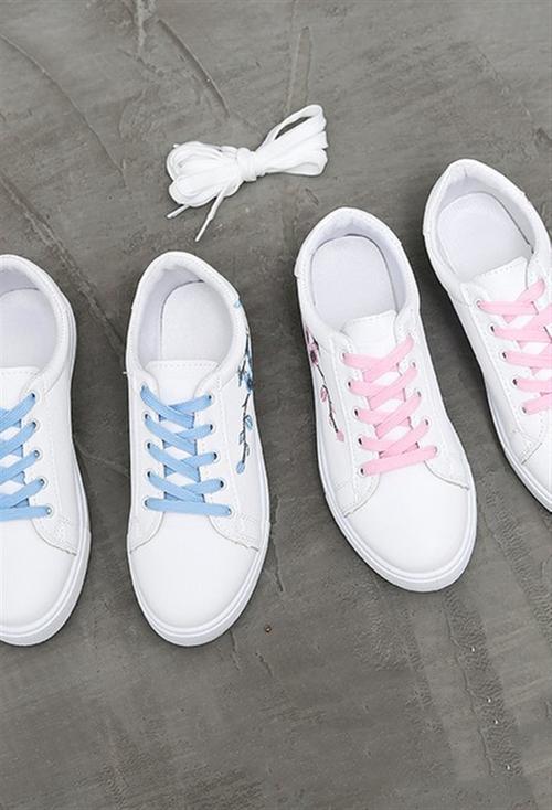 春夏新款刺绣小白鞋女学生梅花白鞋子百搭韩版学院风休闲板鞋