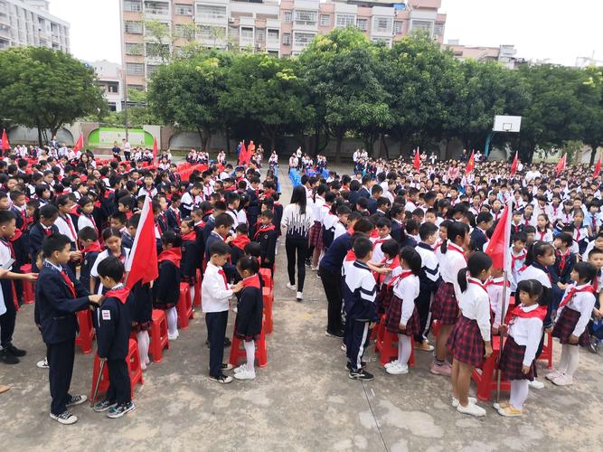 传承红色基因 争做新时代好队员——郁南县西江实验学校举行建队日