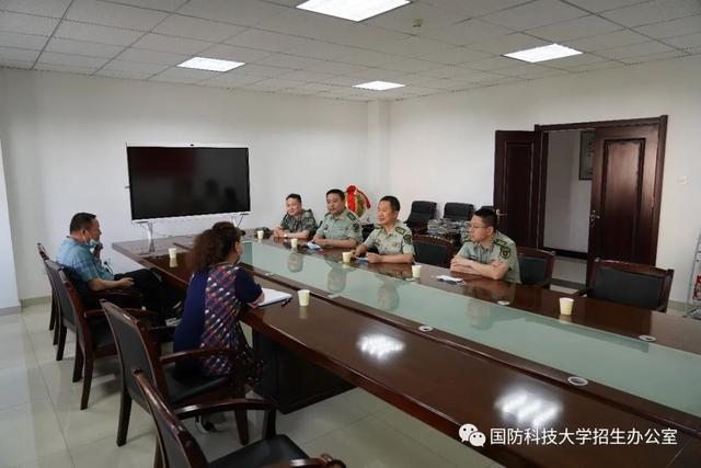 绵阳中学咨询现场→↑成都树德中学咨询现场王怀民院士视频勉励青岛58