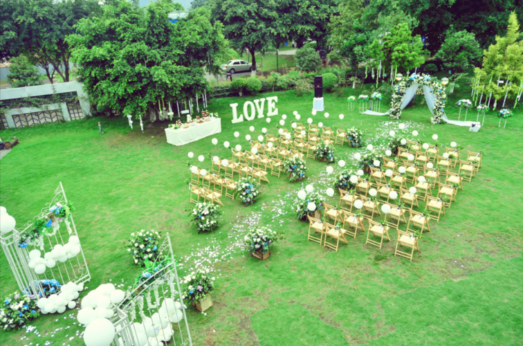 小清新草坪婚礼 花艺设计满分