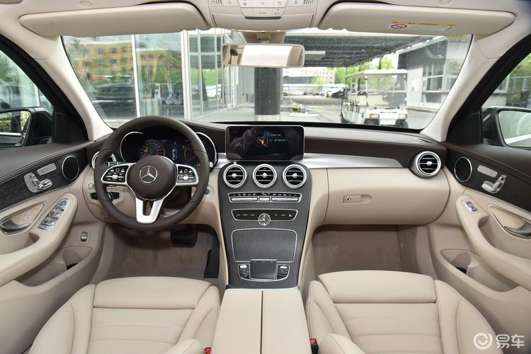【奔驰c级2020款改款 c 260 l内饰全景正拍汽车图片