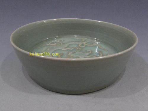 宋代官窑青白釉雕刻草龙纹洗